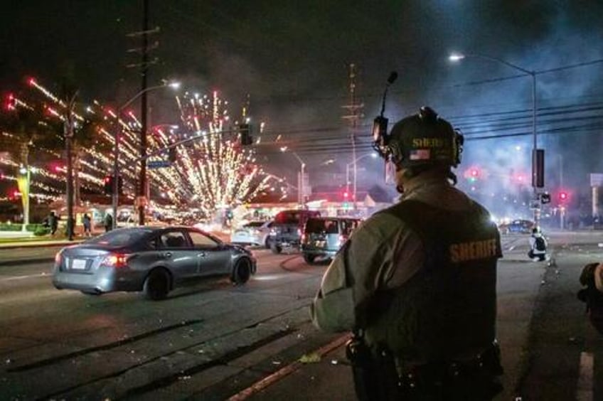 army general says marines may temporarily detain protesters in la