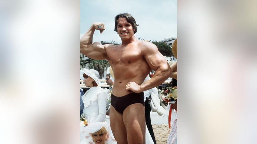 arnold schwarzeneggers bodybuilder son is spitting image of famous dad