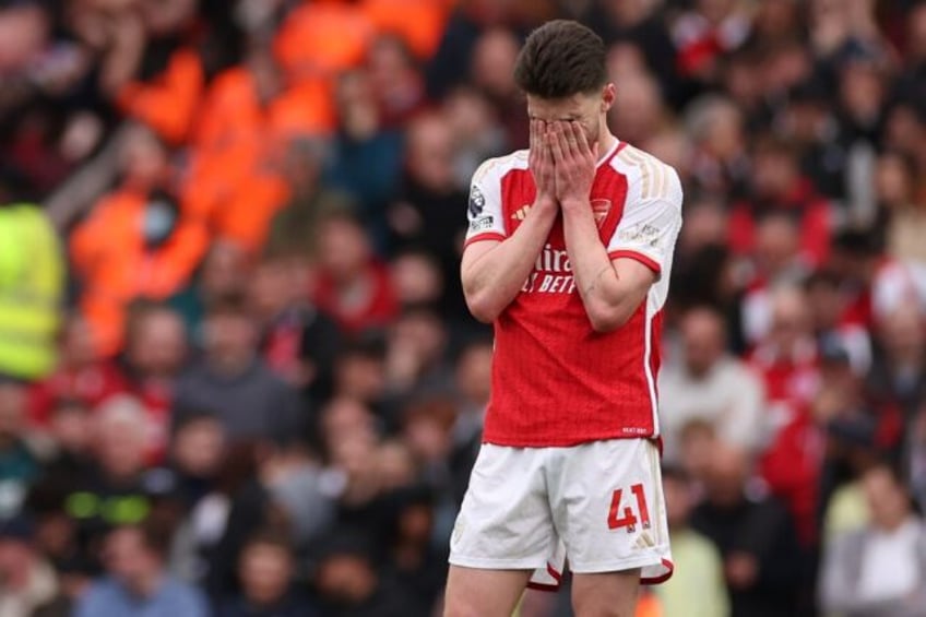 Arsenal's 2-0 home defeat to Aston Villa handed Manchester City a two-point lead in the Pr