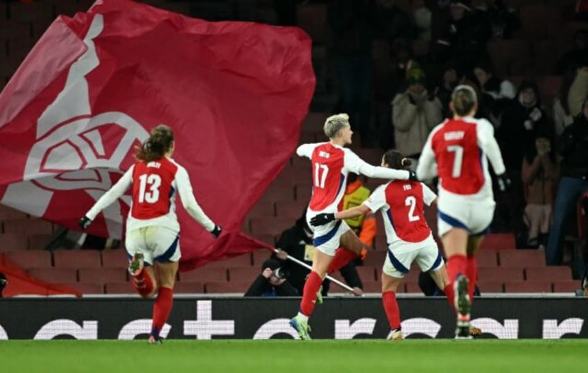 Lina Hurtig's (C) late goal meant both Arsenal and Bayern Munich reached the quarter-final