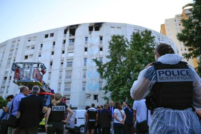 Ten people were in the apartment when the fire broke out