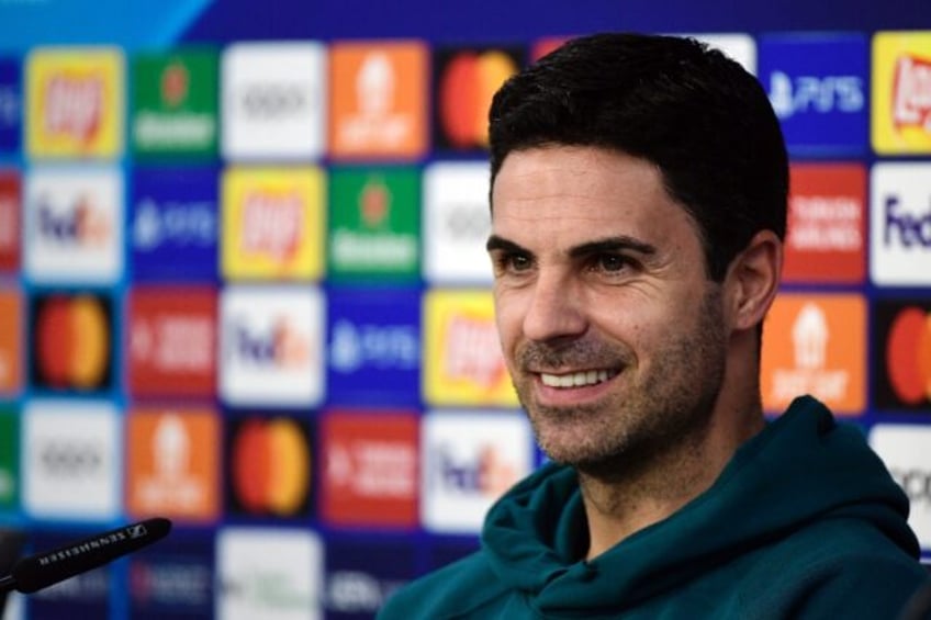 arteta backs arsenal keeper raya after criticism