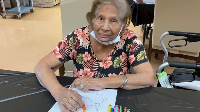 artist helps seniors capture precious memories in works of art they bring their life experiences