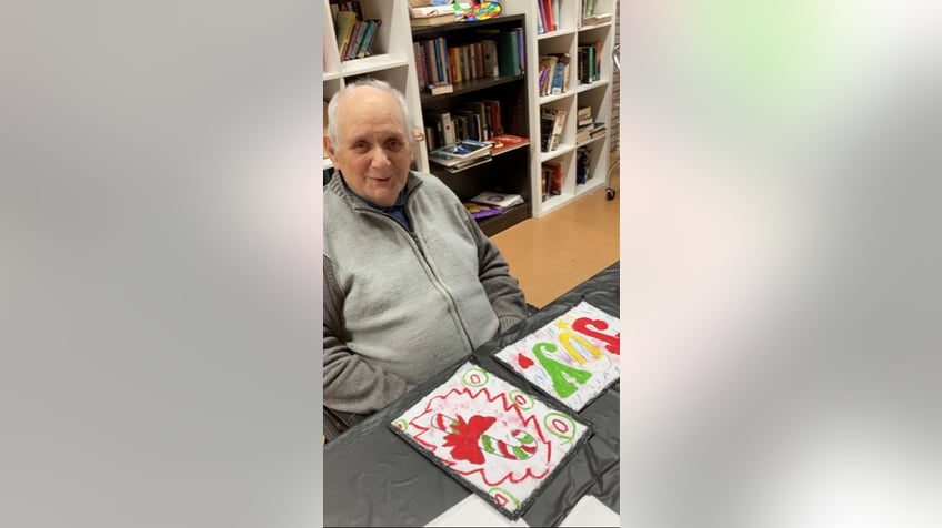 artist helps seniors capture precious memories in works of art they bring their life experiences