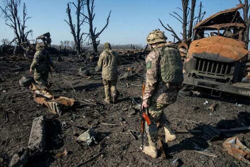 as many as 200000 ukrainian soldiers have deserted lawmaker