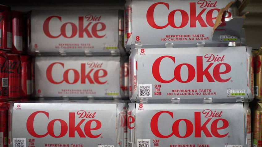 aspartame and autism drinking diet soda amid pregnancy linked to diagnosis in male offspring says study