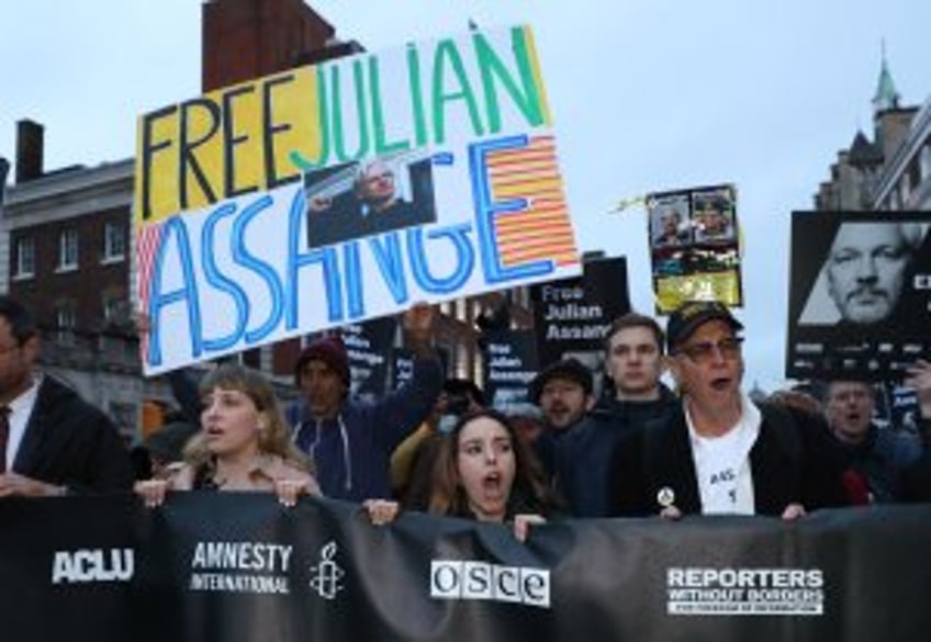 Assange extradition: U.S. argues WikiLeaks documents endangered subjects