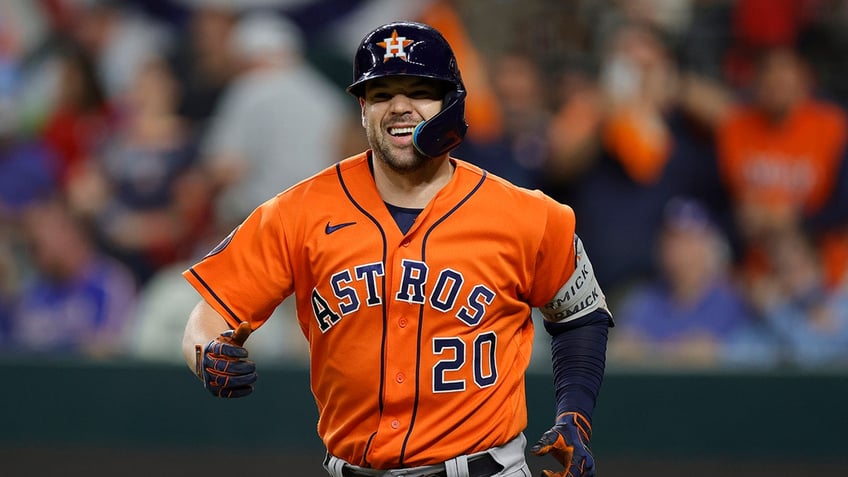 astros even alcs with blowout win over rangers