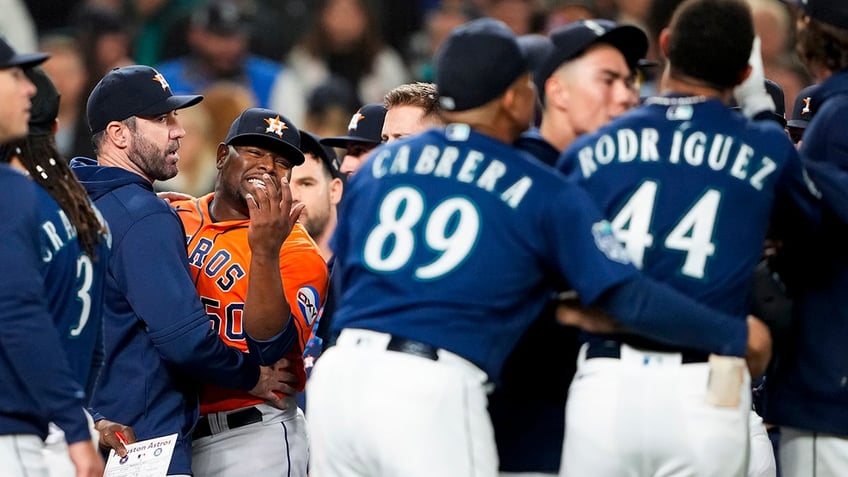 astros hector neris stomps toward and yells at mariners julio rodriguez after strikeout