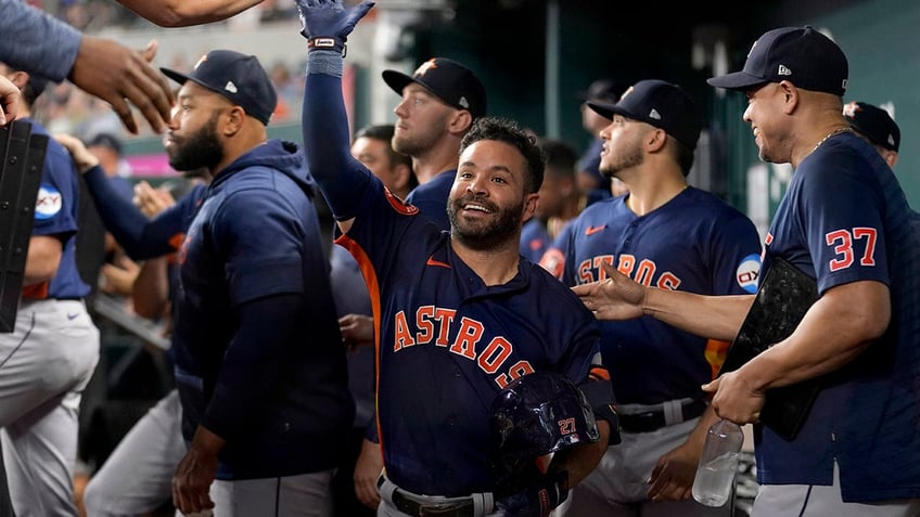 astros jose altuve hits 3 homers in 3 innings vs rangers