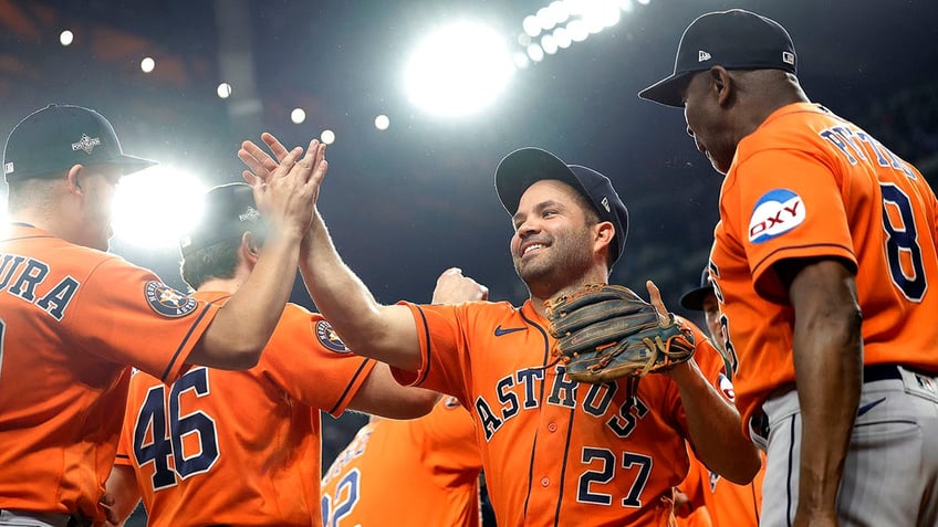 astros sign jose altuve to 125 million extension