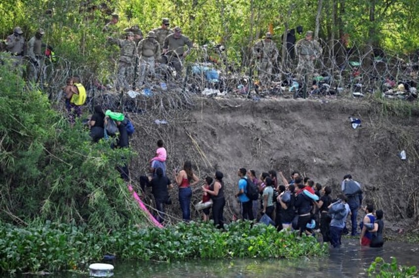 asylum ban at us southern border can stay court