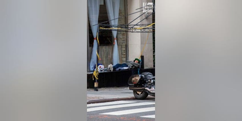 asylum seekers sleep on new york city sidewalk with manhattans roosevelt hotel at full capacity