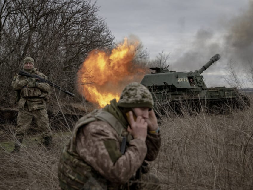 DONETSK OBLAST, UKRAINE - DECEMBER 28: A Ukrainian soldier fires towards the Russian position as the Ukrainian soldiers from the artillery unit wait for ammunition assistance at the frontline in the direction of Avdiivka as the Russia-Ukraine war continues in Donetsk (Photo by Ozge Elif Kizil/Anadolu via Getty Images)