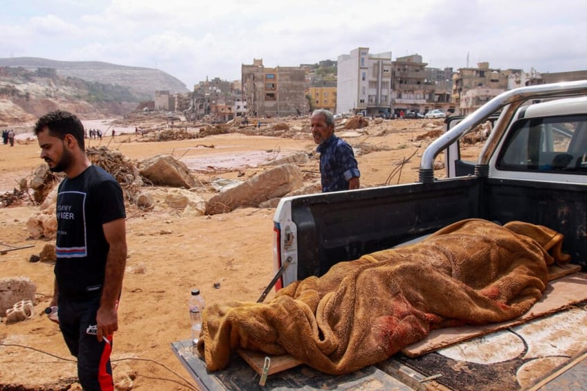 at least 2000 dead up to 10000 missing after dams burst in libya