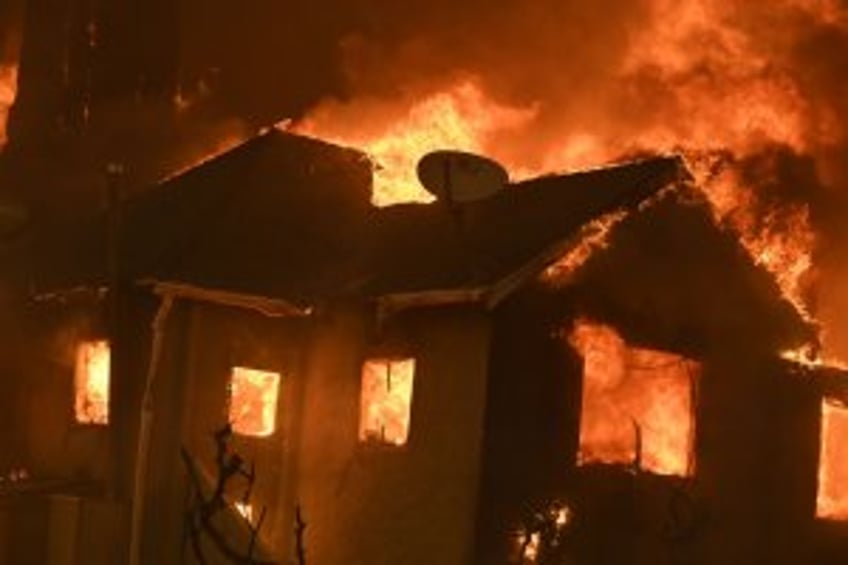 At least 5 dead, 1,000 structures destroyed in Los Angeles wildfires