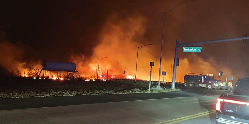 at least 6 dead as wildfire razes hawaiian town on island of maui