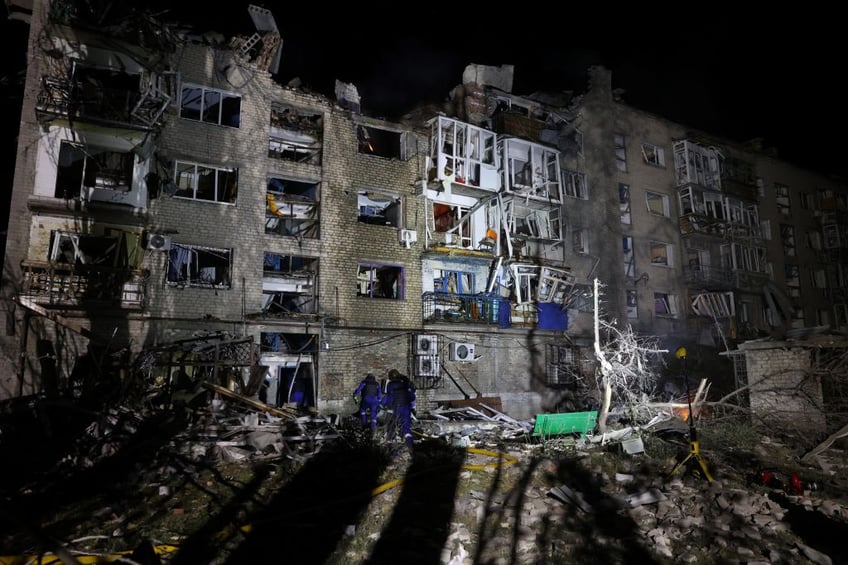 at least seven dead 67 injured as missile strikes ukrainian apartment block