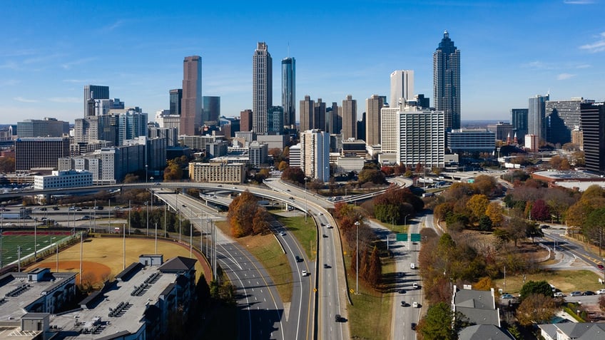 atlanta woman slurps down 48 oysters in viral tiktok driving her date to ditch the tab