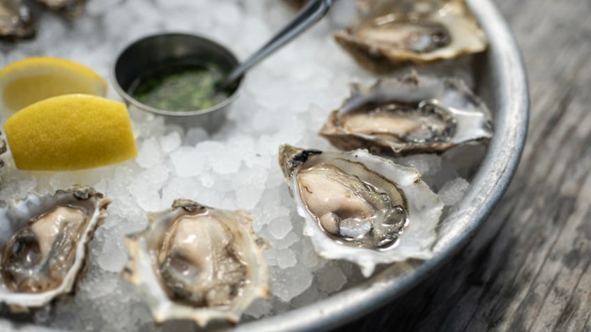 atlanta woman slurps down 48 oysters in viral tiktok driving her date to ditch the tab