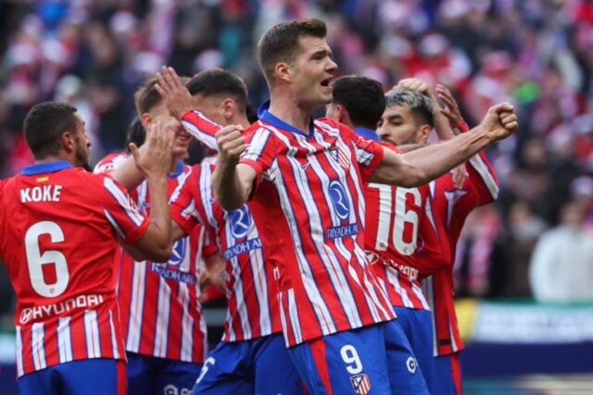 Atletico Madrid's Norwegian forward Alexander Sorloth (R) celebrates after scoring against