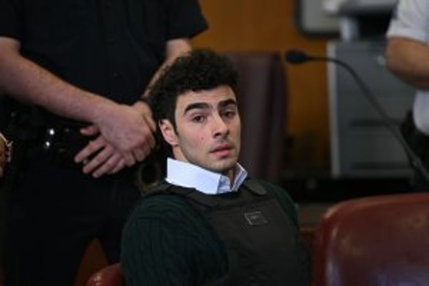 Attorneys for Luigi Mangione call for dismissal of murder indictment