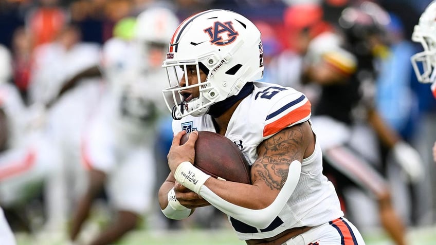 Brian Battie at Music City Bowl