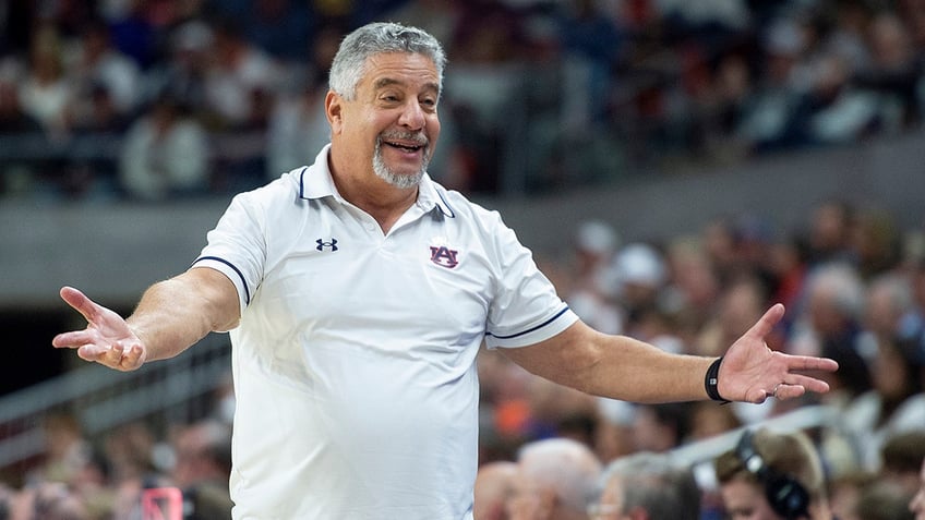 Bruce Pearl vs LSU