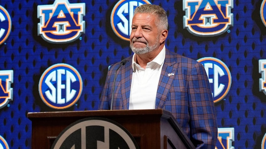 Bruce Pearl looks on