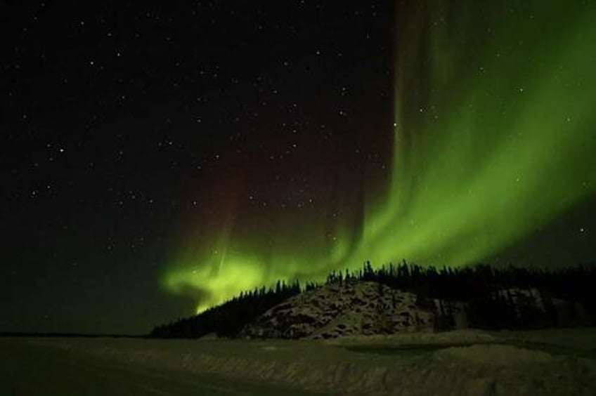 aurora hunter photographs dragon aurora in nwt where northern lights are always on