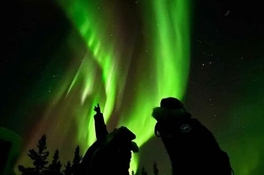 aurora hunter photographs dragon aurora in nwt where northern lights are always on