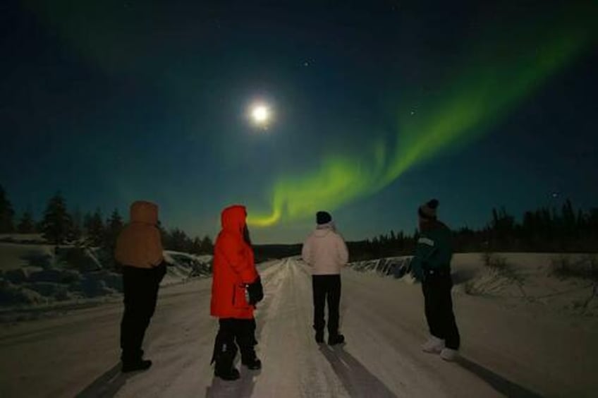 aurora hunter photographs dragon aurora in nwt where northern lights are always on