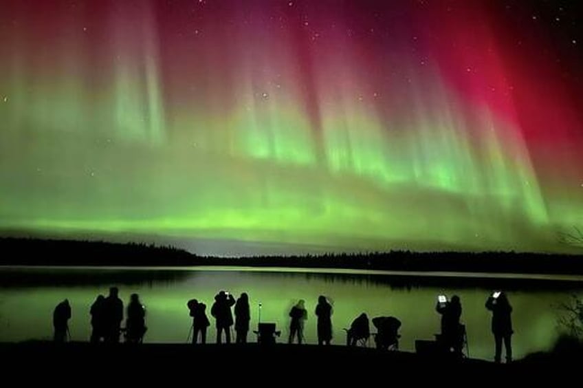 aurora hunter photographs dragon aurora in nwt where northern lights are always on