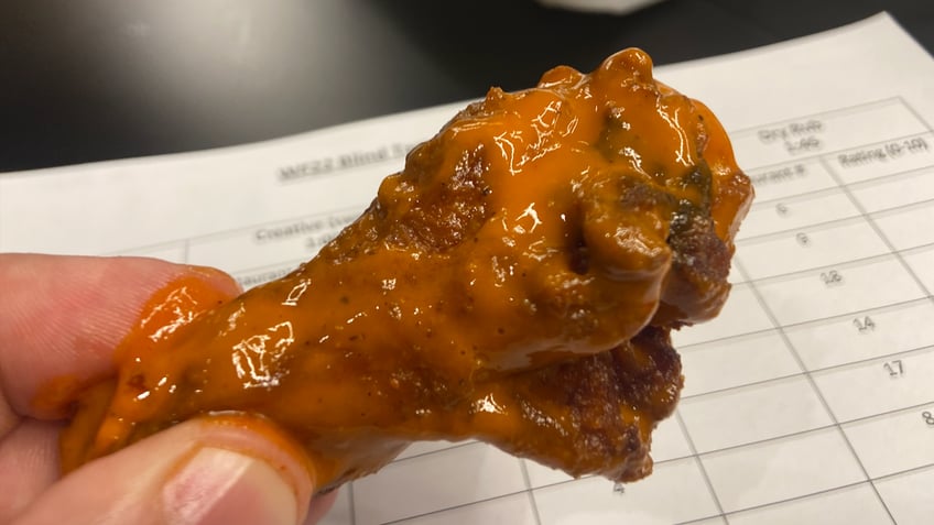 aussie eater consumes record 276 buffalo wings tops american legend joey chestnut for wing king crown