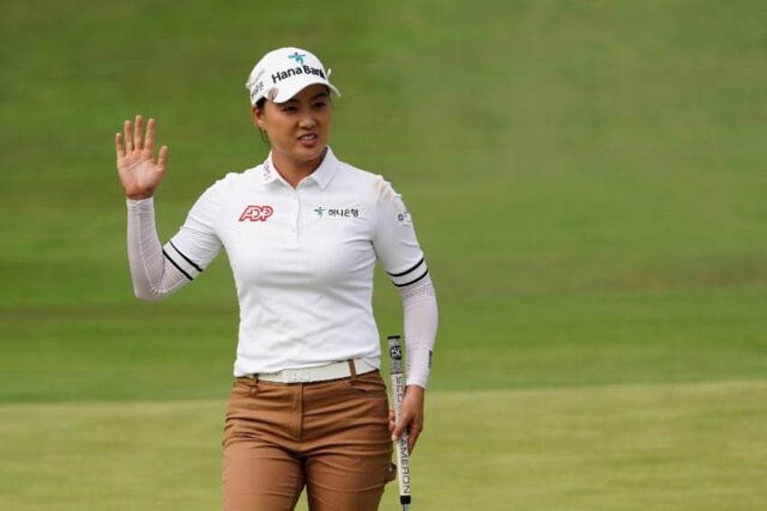 aussie lee grabs lead at lpga queen city championship