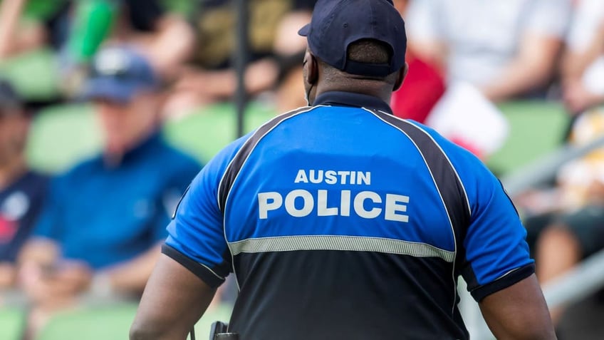 austin man claims he was drugged robbed of thousands of dollars after night downtown