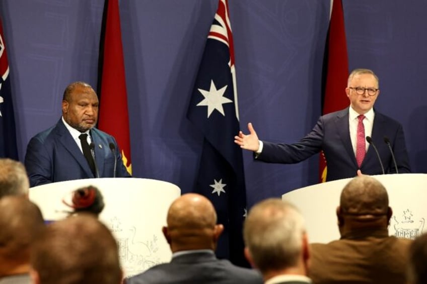 Australian Prime Minister Anthony Albanese (R) and Papua New Guinea Prime Minister James M