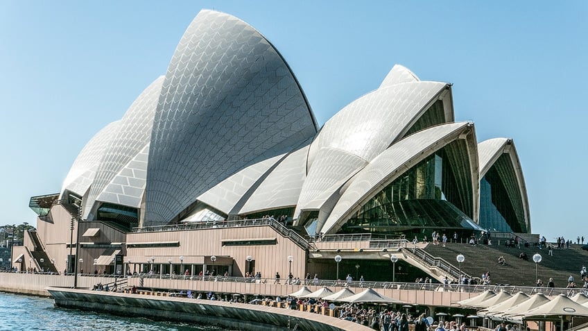 australia travel guide what to know before you visit the land down under