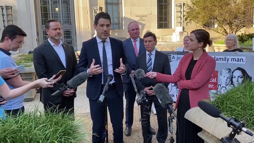 australian delegation meets with us officials members of congress to demand julian assanges freedom