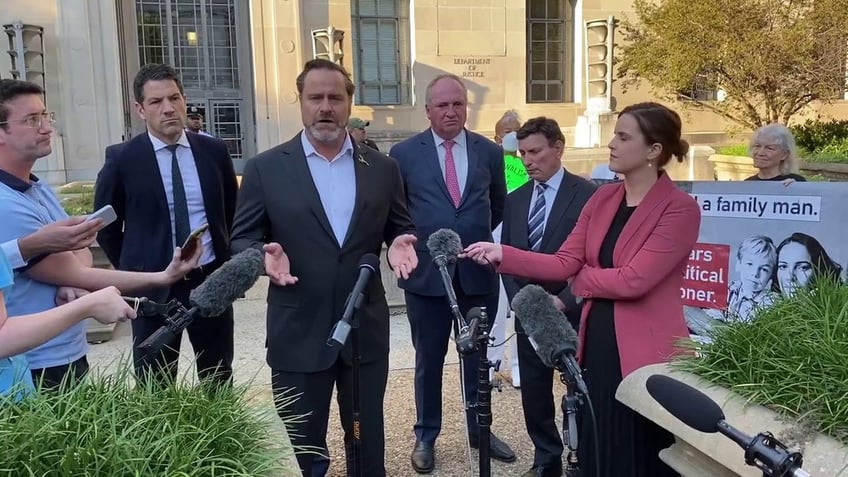 australian delegation meets with us officials members of congress to demand julian assanges freedom