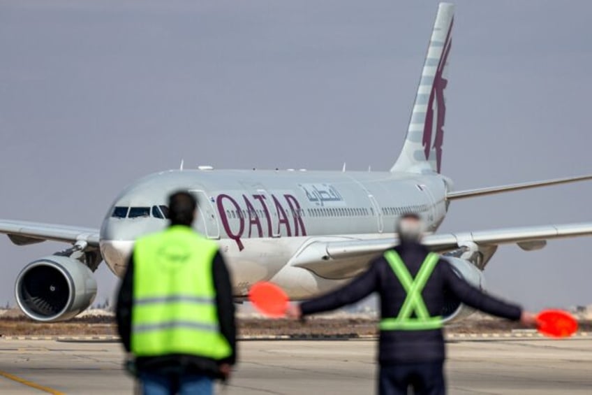 An Australian couple have criticised Qatar Airways after a blanket-draped corpse was seate