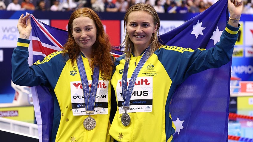 australian swimmer mollie ocallaghan sets world record in womens 200 meter freestyle despite knee injury