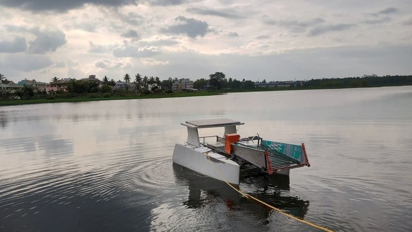 Autonomous trash-gobbling robot boat wages war on waterway waste