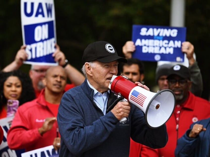 autoworkers at trump speech boo biden over 12 minute visit to picket line