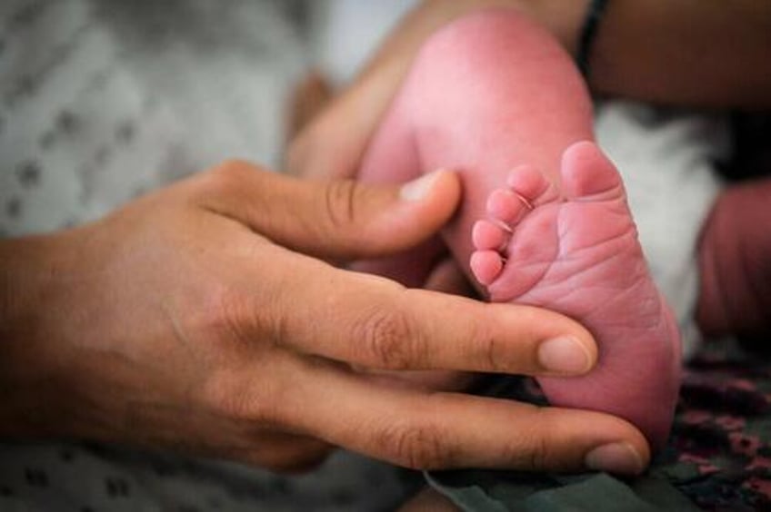 average age of us women giving birth increases to nearly 30 cdc