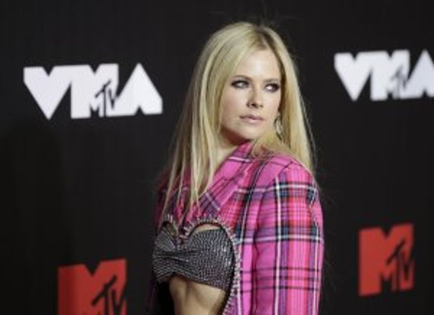 Avril Lavigne to launch greatest hits tour in May