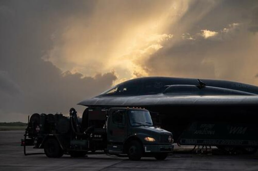 b 2 stealth bomber hot pits at indian ocean air base positioned within striking range of iran