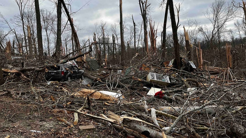 FAMILY SURVIVES TORNADO5