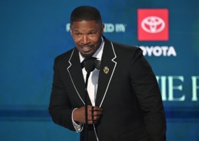 Babyface, Jennifer Hudson honor Jamie Foxx at BET Awards