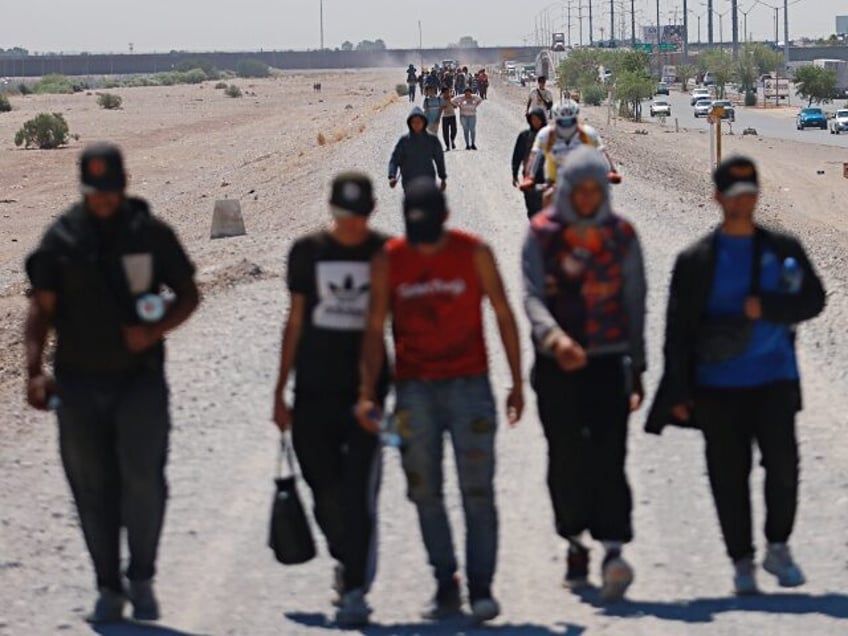 CIUDAD JUAREZ, MEXICO - MAY 30: A group of about 100 migrants is removed by National Guard